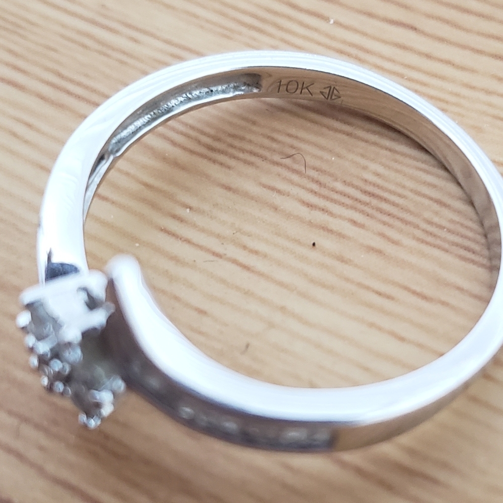 Diamond ring - Picture 3 of 3